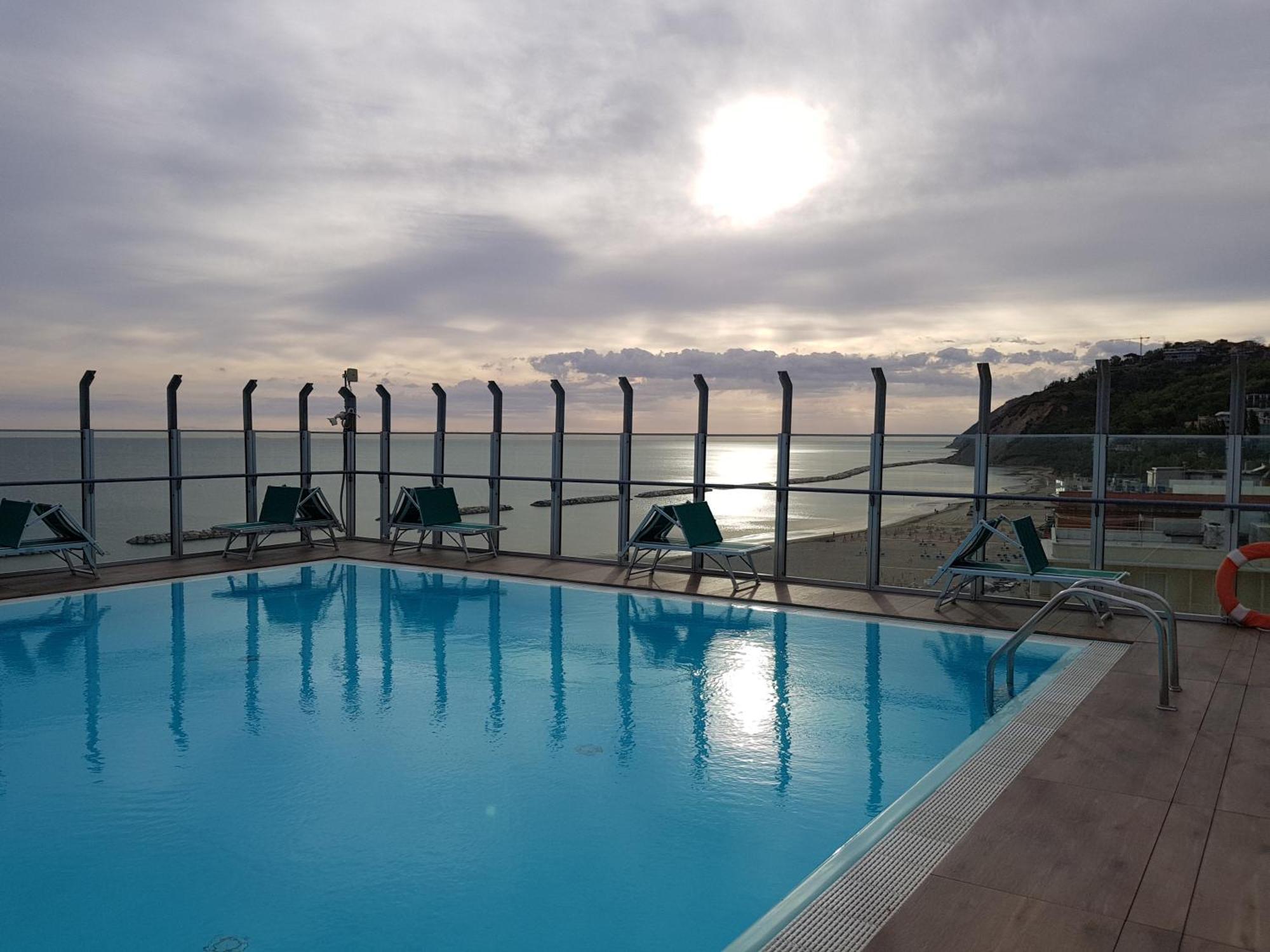 Hotel Napoleon Gabicce Mare Eksteriør bilde