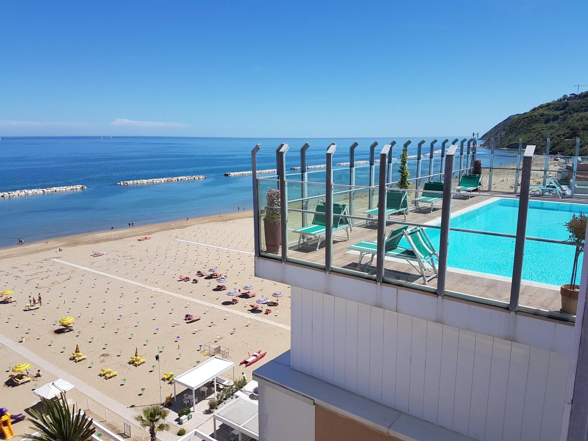 Hotel Napoleon Gabicce Mare Eksteriør bilde